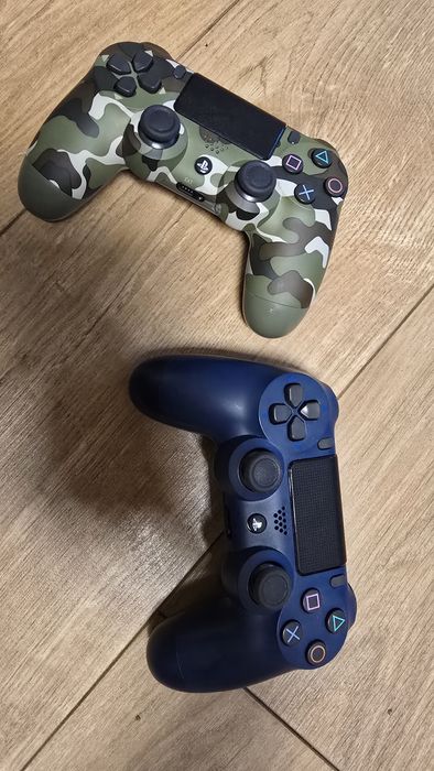 Zestaw: 2x Pad PS4 DualShock 4 v2 - Prawie nieużywane