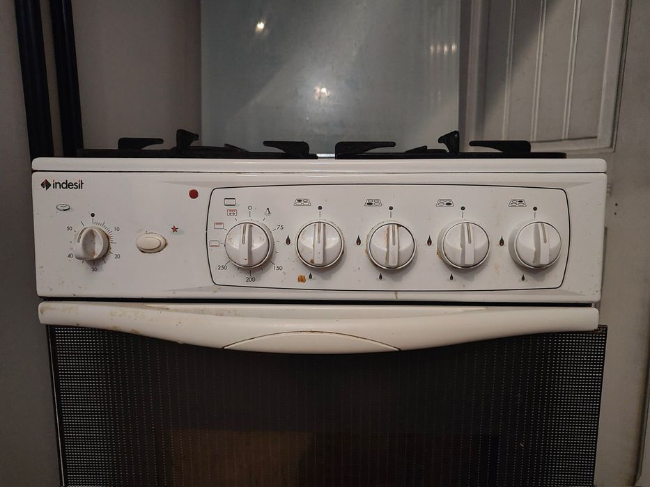 Piekarnik Indesit w srednim stanie