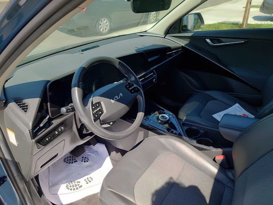 Kia Niro EX Hybrid      2023