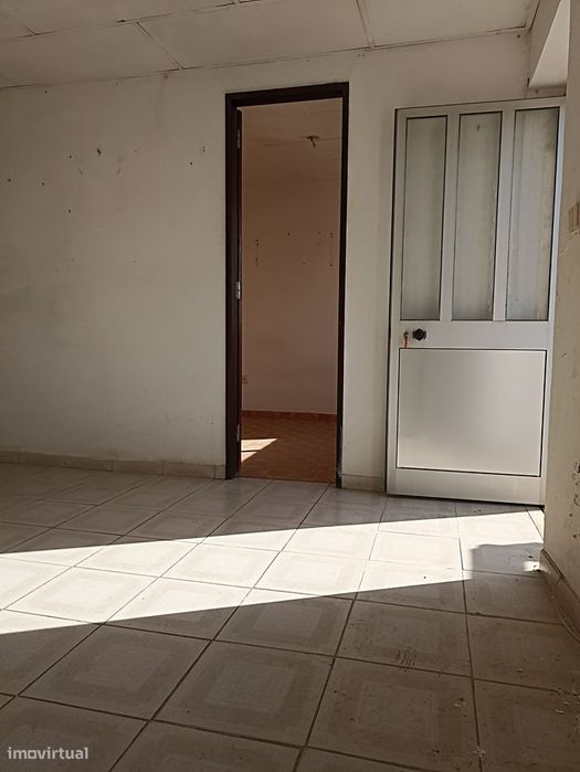 Excelente e ampla loja com possibilidade trocar para habitação T3