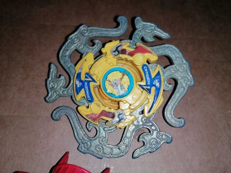 Conjunto de Beyblades Antigos