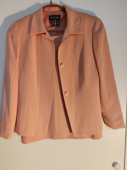 Lindo Fato Rosa de Saia e Casaco em Seda marca Episode