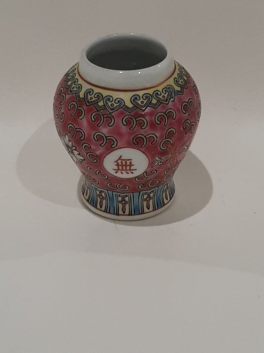 Peça em Porcelana oriental