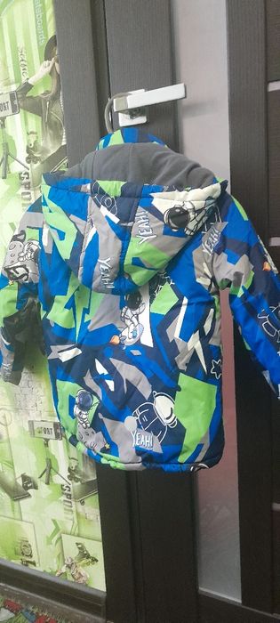 Зимова куртка в гарному стані