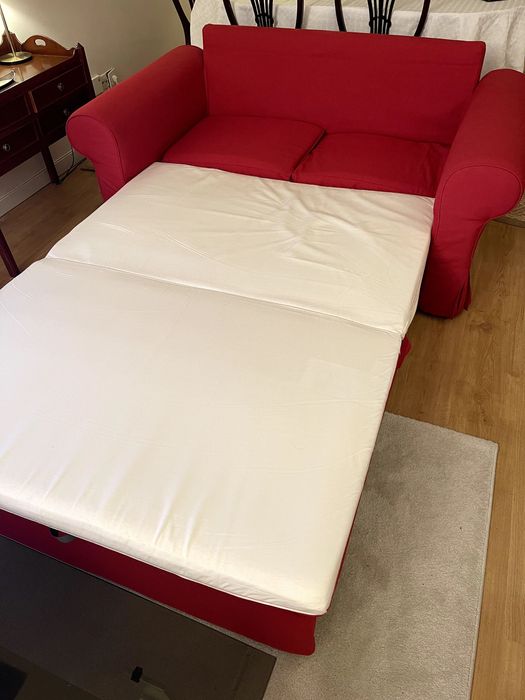 Sofa cama vermelho IKEA