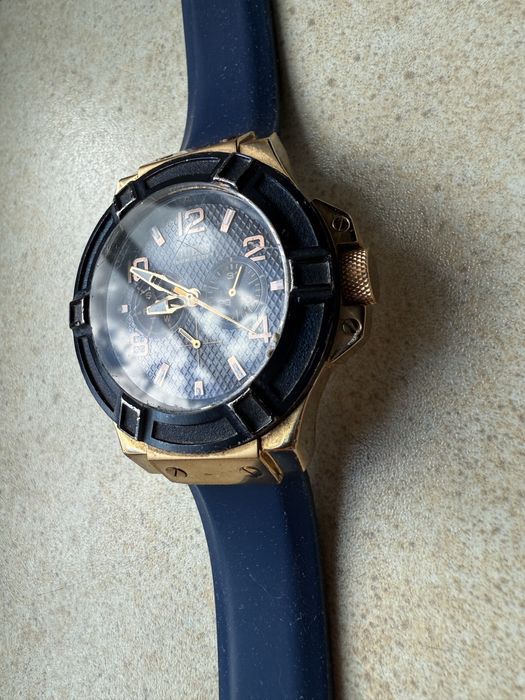 Продам чоловічий годинник Guess W0247G3
