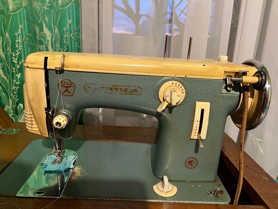 Швейна машинка Чайка