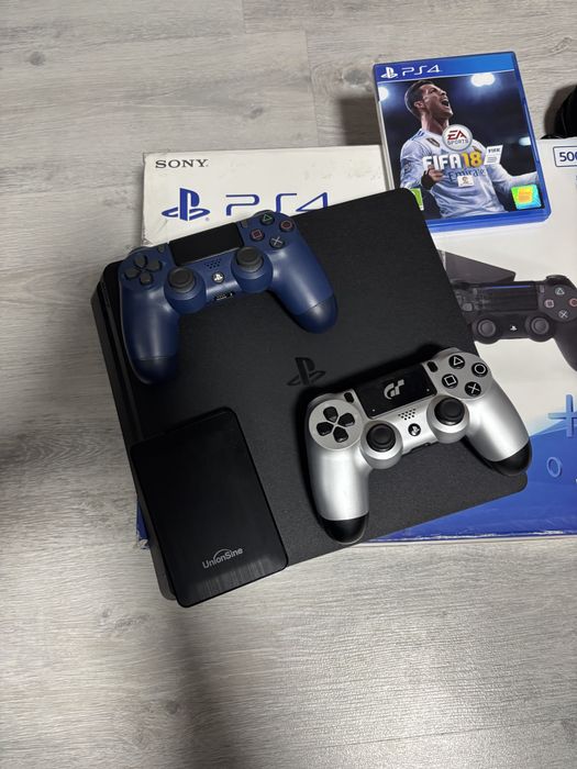 Konsola Sony PlayStation 4 (PS4) 500GB + 2 pady + torba + gra FIFA 18