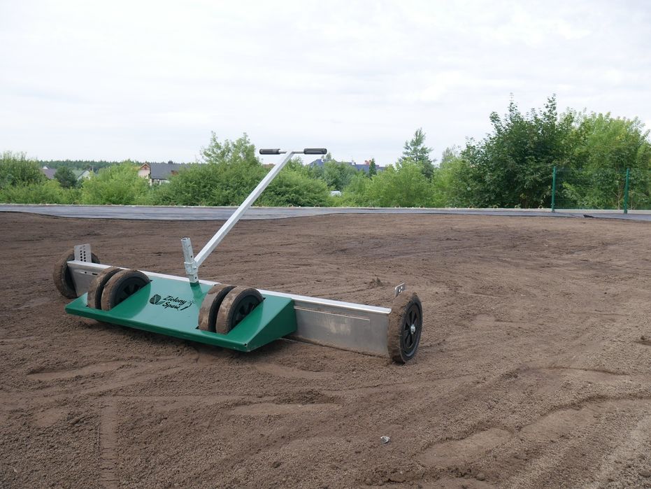 Niwelator do ziemi piasku łata brukarska Zielony Spaw WYNAJEM