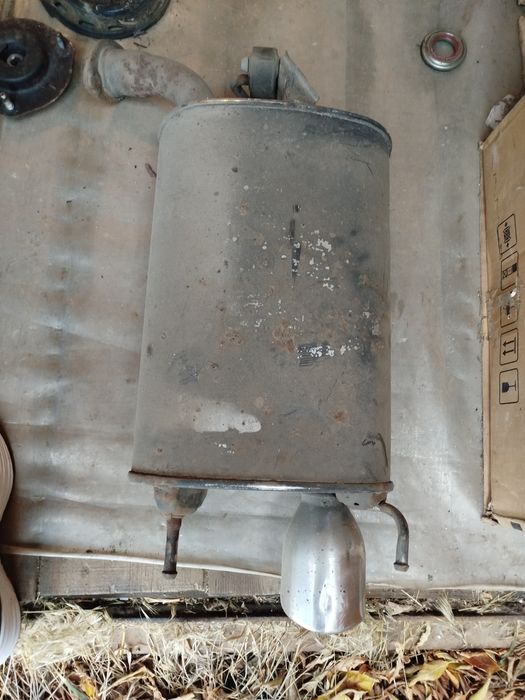 Продам правий глушник камрі 40 3.5