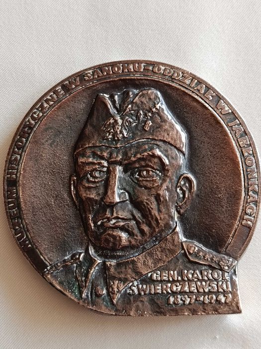 Piękny medal kontrowersyjnego generała