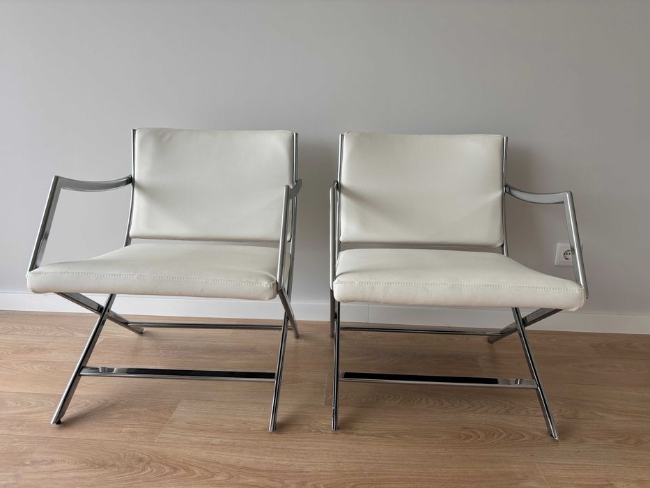 Cadeiras brancas, muito elegantes!!!