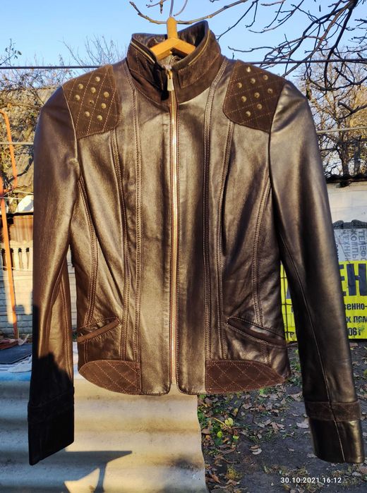 Новая кожанная женская, коричневая  курточка