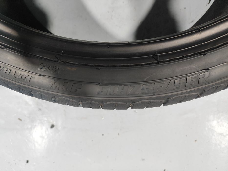 2 pneus semi novos 235-35R19 Hilo - Oferta dos Portes