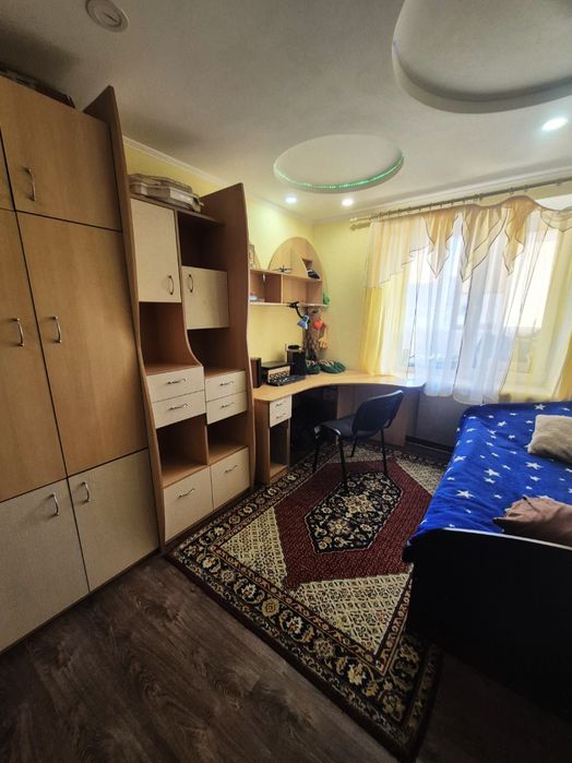 Продам 4-к. квартиру в центре