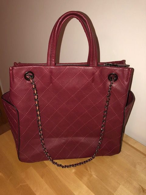 Lindíssima mala bordô em excelente estado