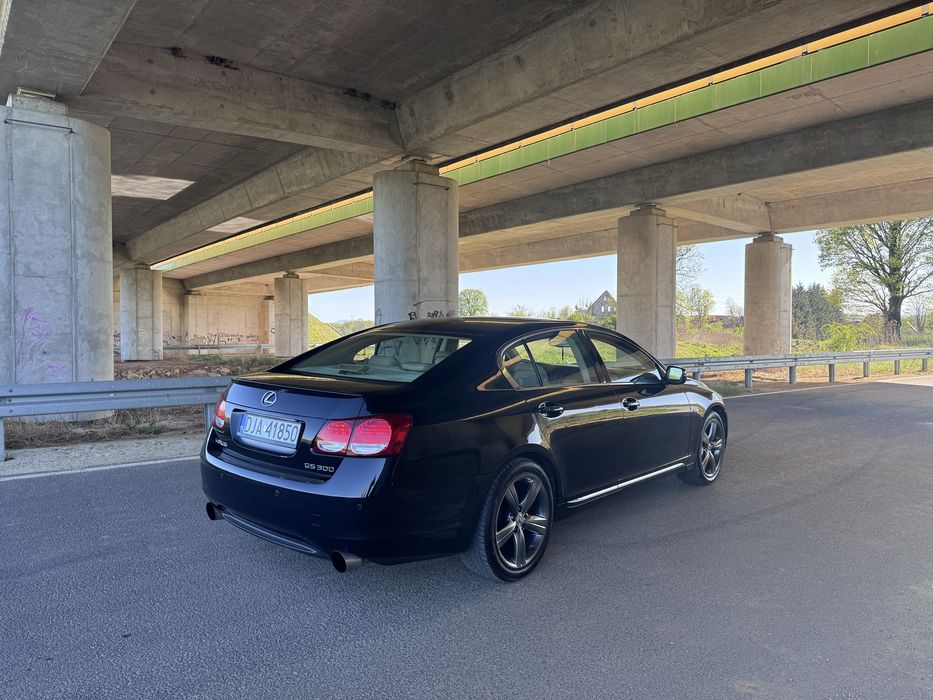 Lexus gs300.