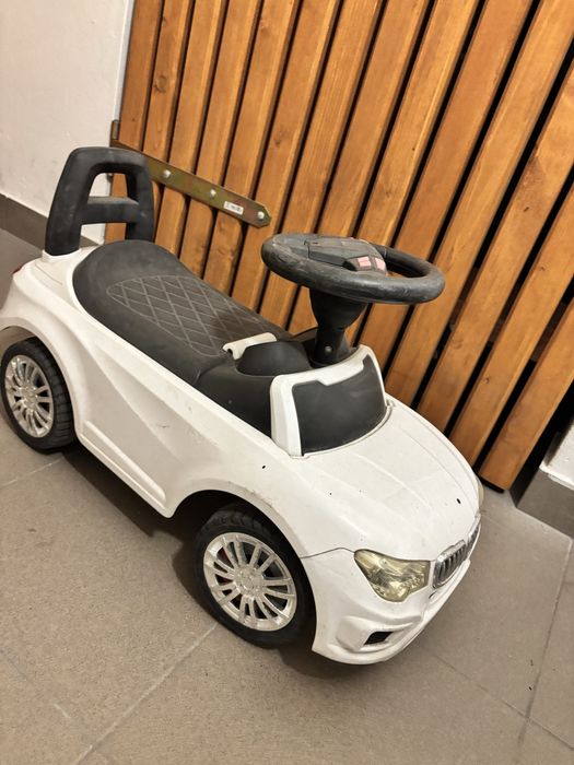 Jeździk pchacz auto