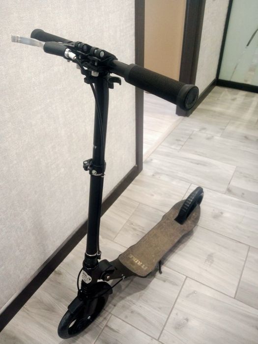 Дитячий самокат.