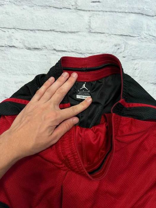 Czerwono-czarne spodenki sportowe Air Jordan S