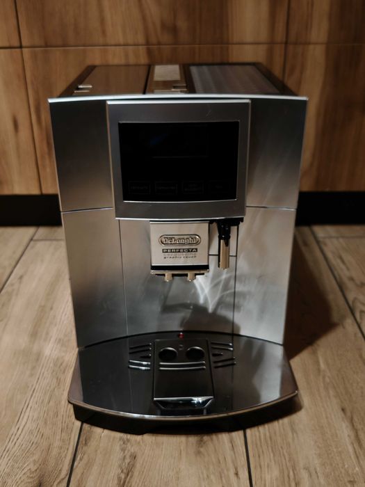 Ekspres automatyczny DeLonghi Perfecta Cappuccino, latte, nowy dzbanek