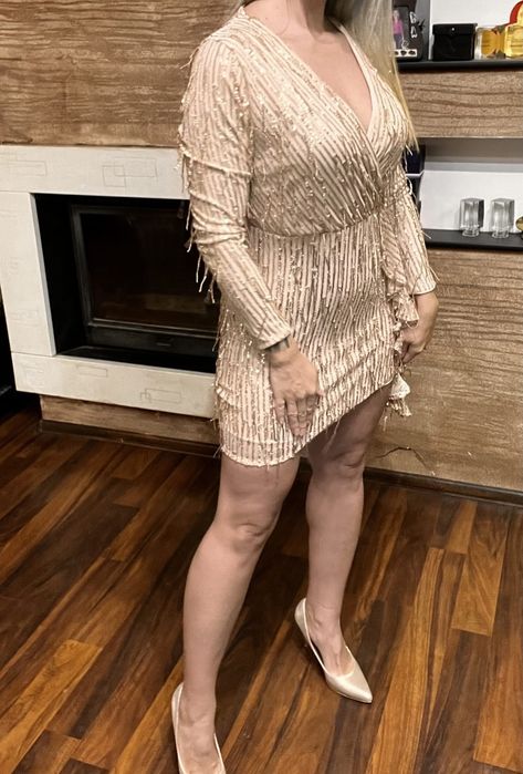 Złota seksowna wieczorowa sukienka mini brokatowa cekiny pióra typ lou