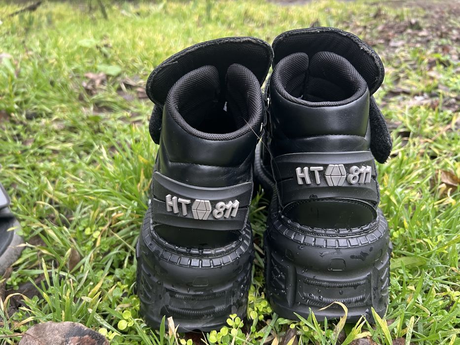 Черные ботинки на большой подошве