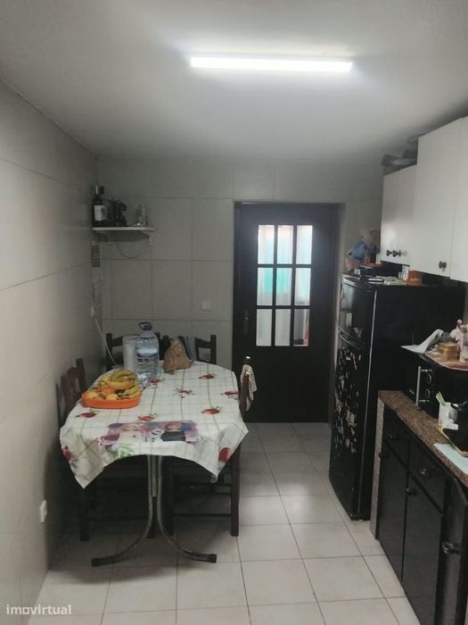 Casa com 2 quartos, arrumo   e lugar de estacionamento