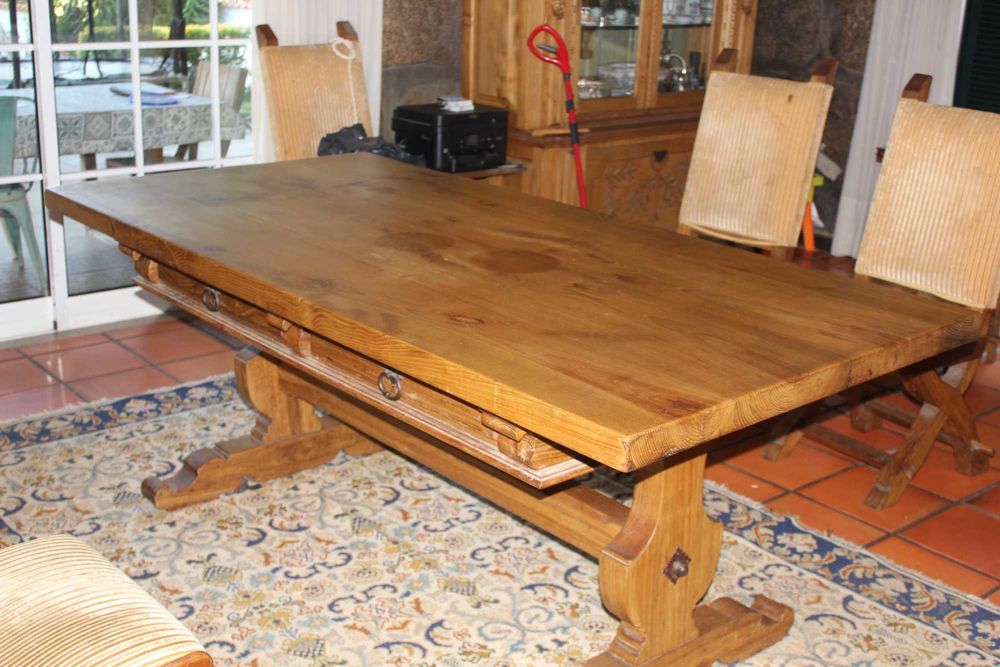 mesa de sala em castanho velho maciço