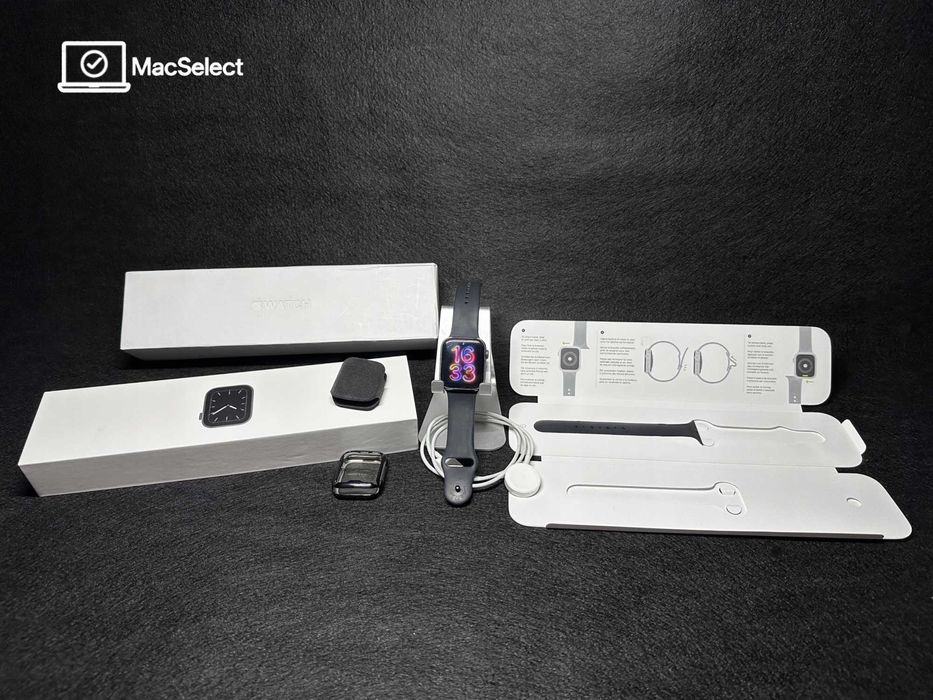 Apple Watch Series 5 A2093 GPS 44 mm czarny - komplet bateria 85% etui