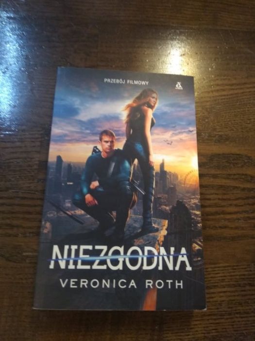 Veronica Roth "Niezgodna"