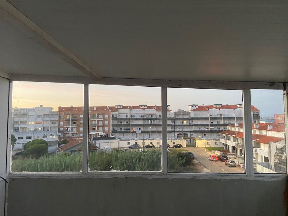 Divisorias para arrumos ou terraço