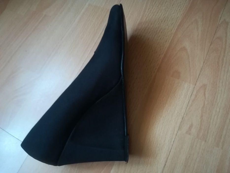 Buty damskie na koturnie