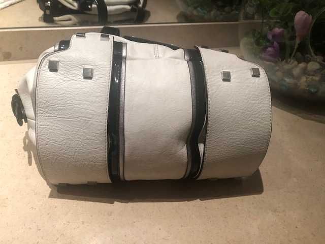 Elegante mala senhora branca e preta marca luxo Karen Millen