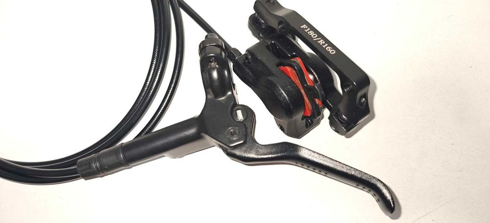 Hamulec hydrauliczny tylny