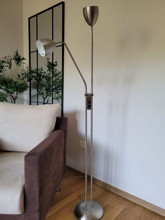 Nowoczesna lampa podłogowa