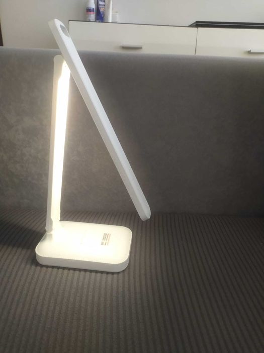 Lampka biurkowa LED