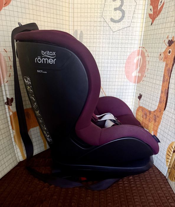 Автокрісло Britax Römer Trifix2 i-Size (15 міс. – 4 роки) ISOFIX