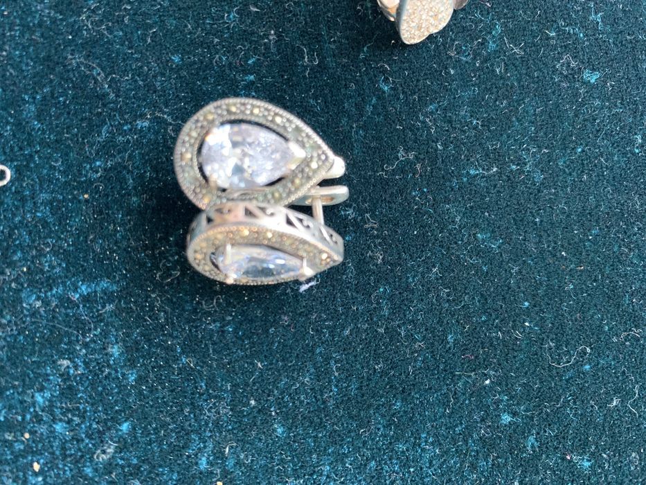 Срібло , сережки , браслети , ланцюжки .