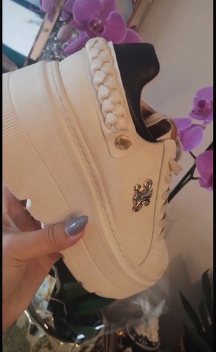 Snyakersu damskie skorzane