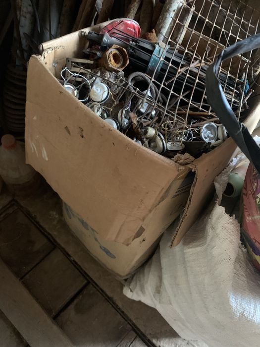 Продам бытовой лом металла. 68 кг чёрный + 1 кг алюминий