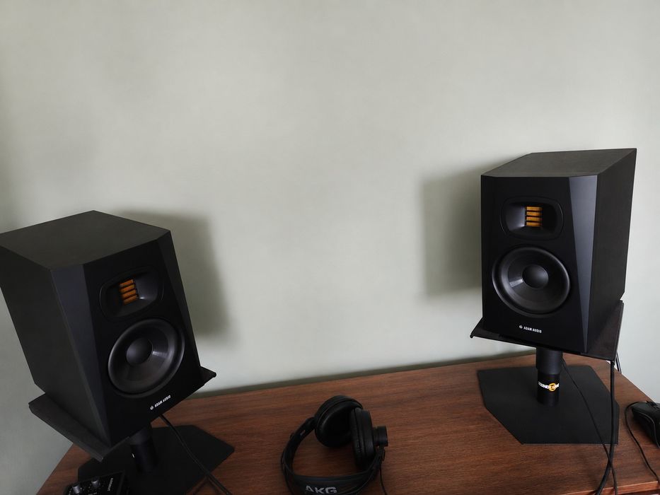 Monitory studyjne Adam audio T5 v statywy gratis