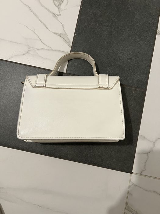 Маленька біла сумка