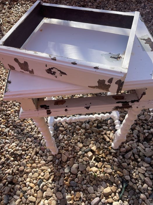 Mesa de cabeceira para restaurar
