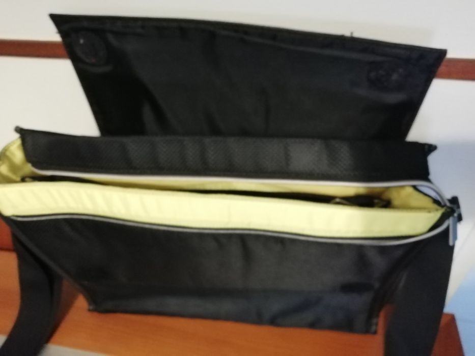 Mala / pasta preta IKEA 	está nova, por estrear*