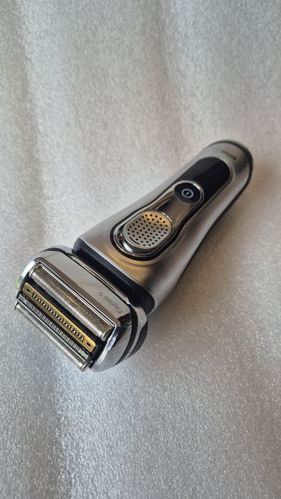 N Golarka elektryczna marki Braun z serii 9 model 90900CC, nowa i nieu