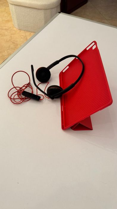 Auscultadores E capa de tablete