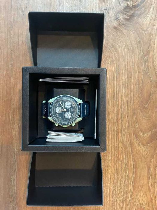 Omega x Swatch Earth SO33G100 - Diamentowy Akcent PL