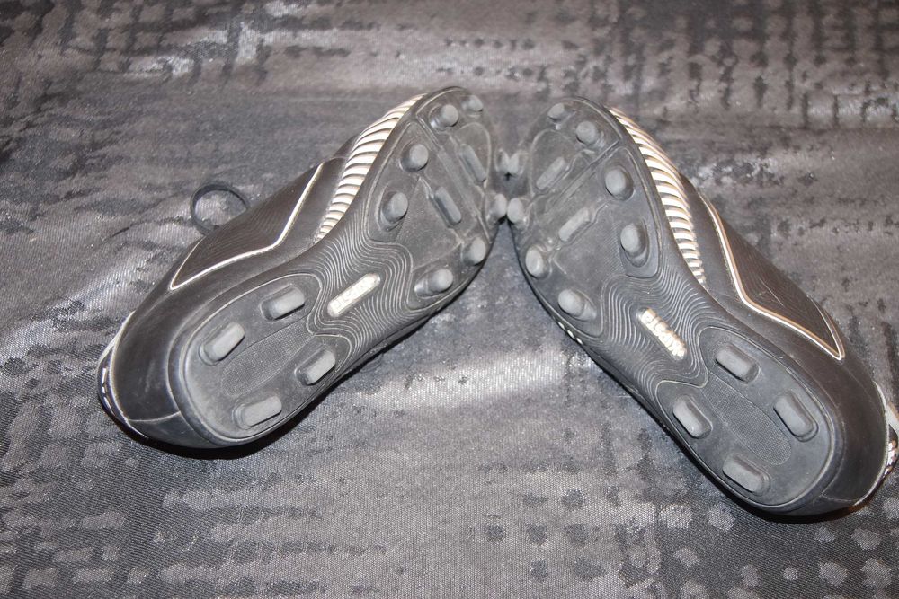 buty korki czarne Kipsta r.36