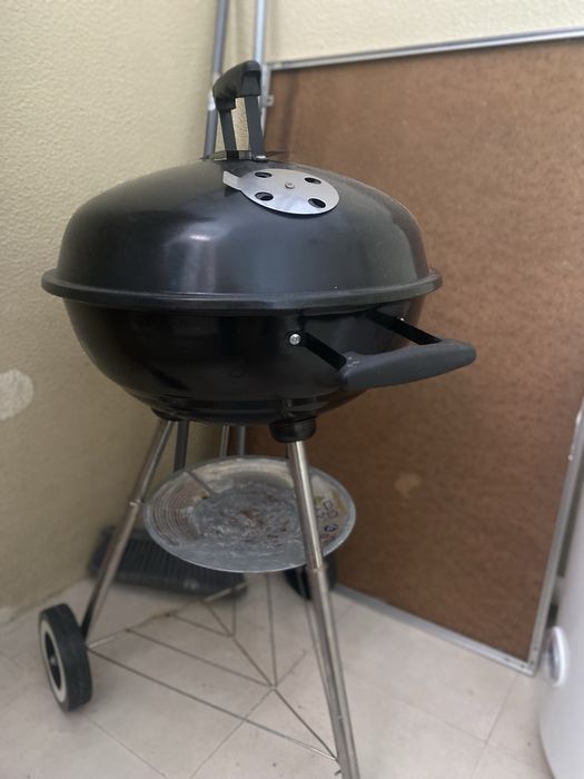 Churrasqueira/barbecue a carvão